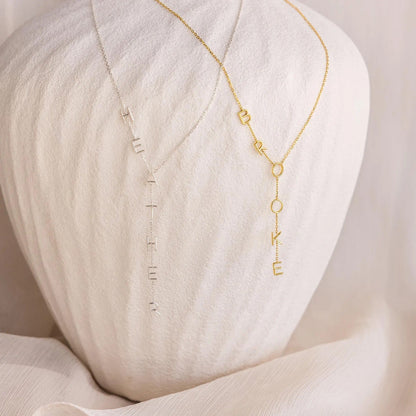 Collar con nombre Lariat