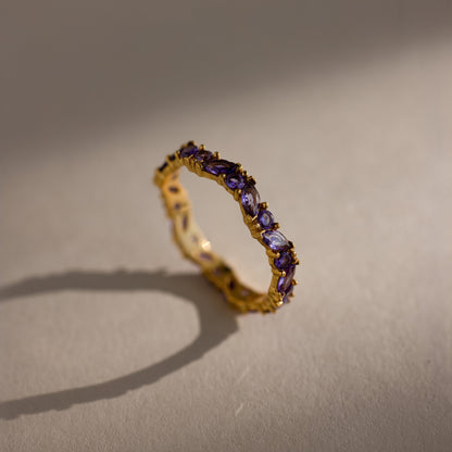 Anillo con piedra de nacimiento marquesa escalonada
