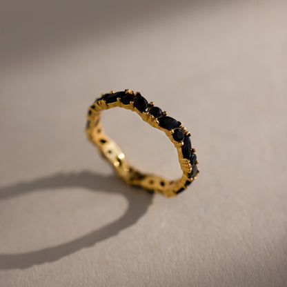Anillo con piedra de nacimiento marquesa escalonada