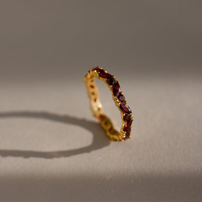 Anillo con piedra de nacimiento marquesa escalonada