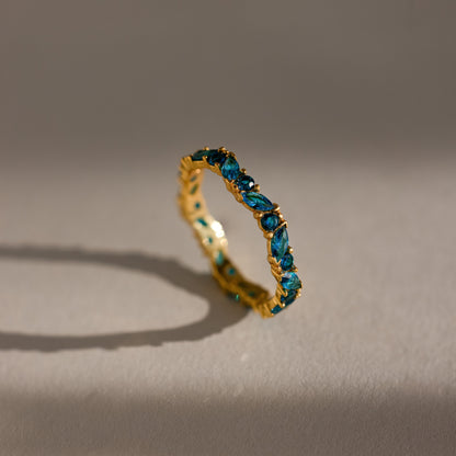 Anillo con piedra de nacimiento marquesa escalonada