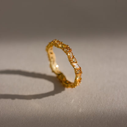 Anillo con piedra de nacimiento marquesa escalonada