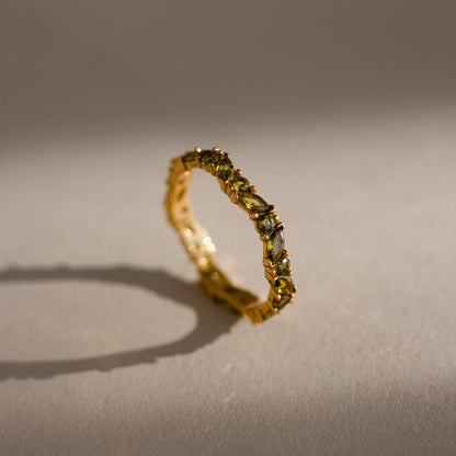 Anillo con piedra de nacimiento marquesa escalonada