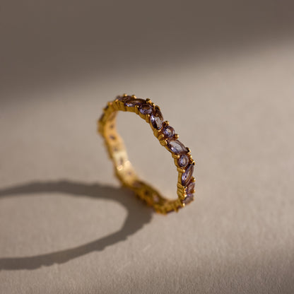 Anillo con piedra de nacimiento marquesa escalonada