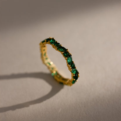 Anillo con piedra de nacimiento marquesa escalonada