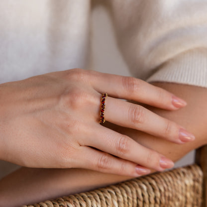 Anillo con piedra de nacimiento marquesa escalonada