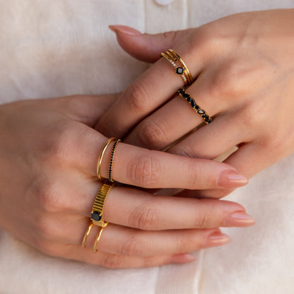 Anillo con piedra de nacimiento marquesa escalonada