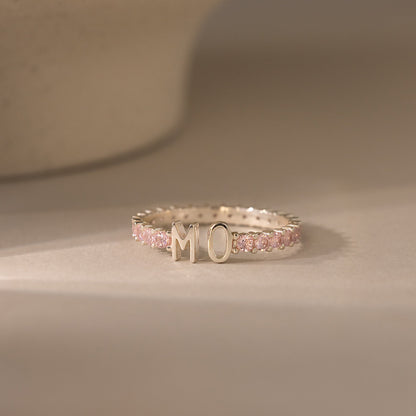 Anillo de tenis con dos iniciales y piedra de nacimiento
