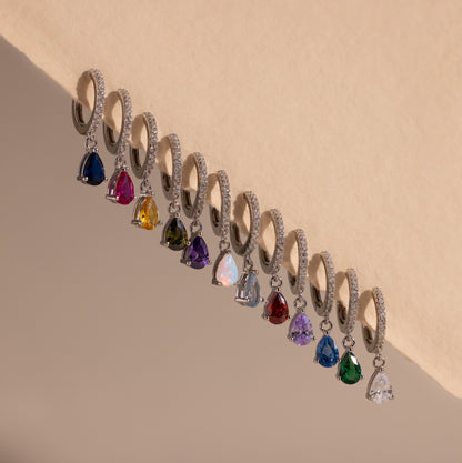 Pendientes Huggies con forma de gota de piedra de nacimiento pavé