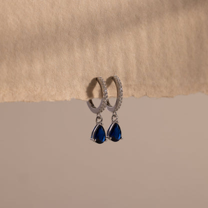 Pendientes Huggies con forma de gota de piedra de nacimiento pavé