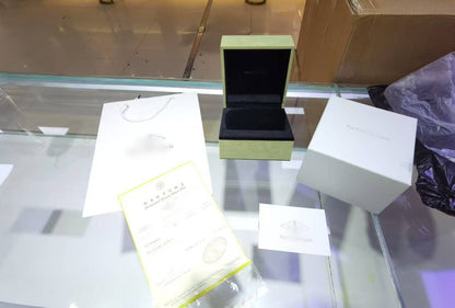 [LUXE] VA CLOVER BOX GIFT BAG