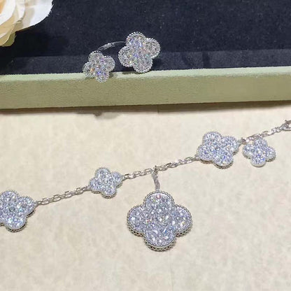 [LUXE] PULSERA DE PLATA Y DIAMANTES CON 6 MOTIVOS DE TRÉBOL