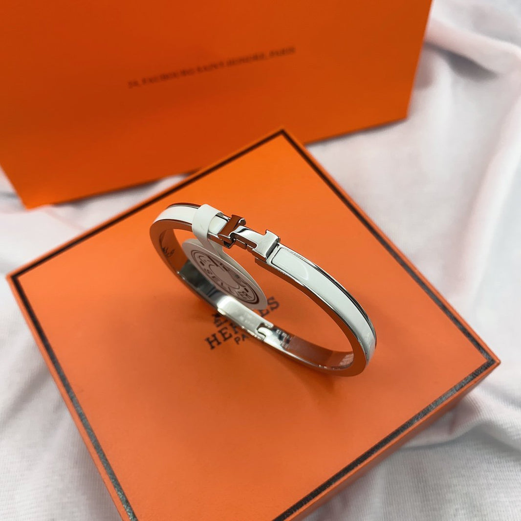 [LUXE] PULSERA CLÁSICA HM CLIC BLANCA DE 8 MM CON ESMALTE