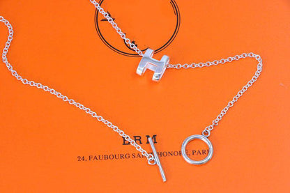 [LUXE]COLLAR HM SERIE LETRA H OVALADA