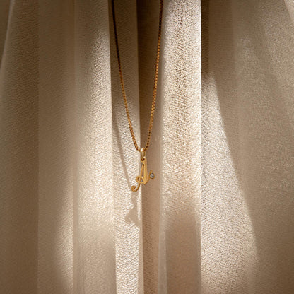 Collar con piedra de nacimiento inicial
