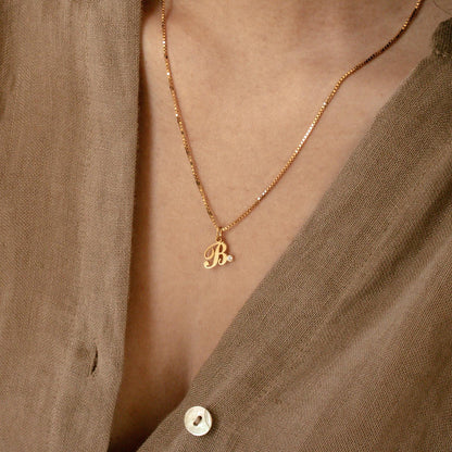 Collar con piedra de nacimiento inicial