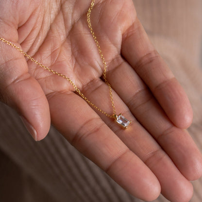 Collar de diamantes de salvia