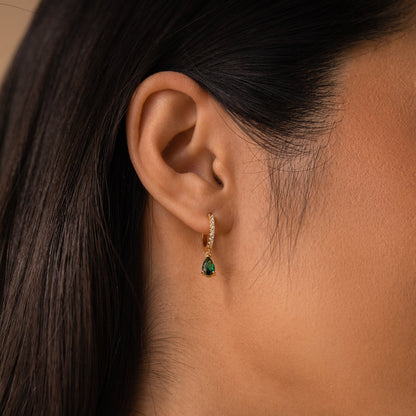 Pendientes Huggies con forma de gota de piedra de nacimiento pavé