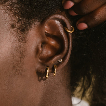Conjunto de pendientes Huggie del editor