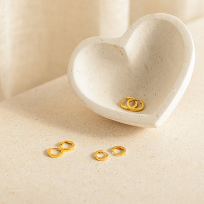 Conjunto de pendientes Huggie del editor