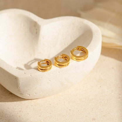 Conjunto de pendientes Huggie del editor