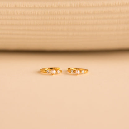 Huggies de perla y diamante