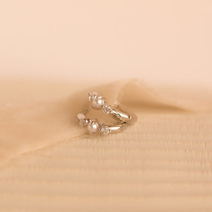 Huggies de perla y diamante