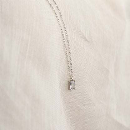 Collar de diamantes de salvia
