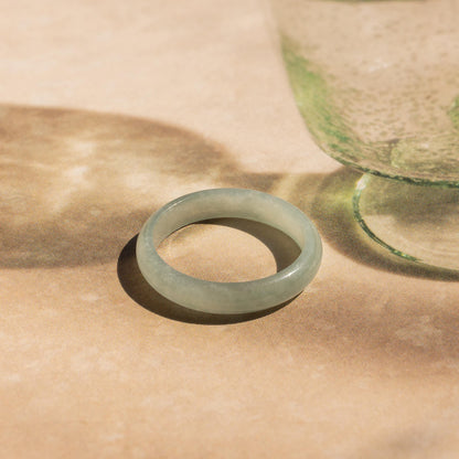 Anillo de jade delgado