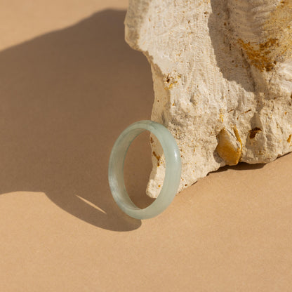 Anillo de jade delgado