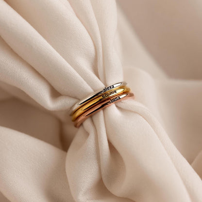 Anillo con nombre pequeño grabado