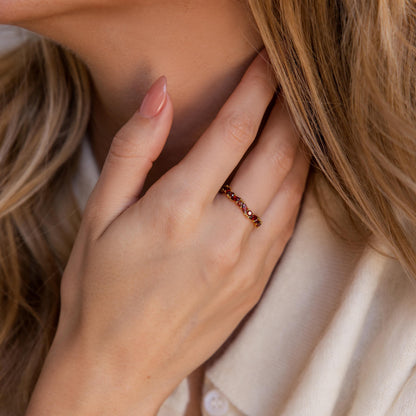 Anillo con piedra de nacimiento marquesa escalonada