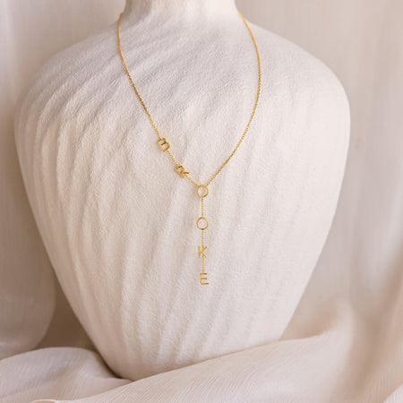 Collar con nombre Lariat