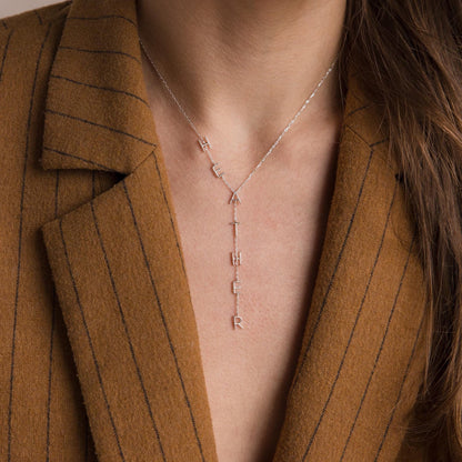 Collar con nombre Lariat