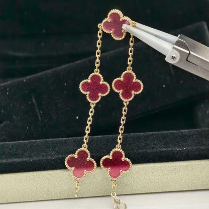 [Bloom] PULSERA DE PORCELANA ROSA CON ESMALTE DE TRÉBOL CON 5 MOTIVOS 