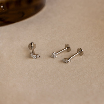 Juego de pendientes con parte trasera plana y pequeños diamantes