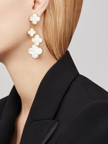 [LUXE]PENDIENTES TRÉBOL BLANCO 4 MOTIVOS ORO