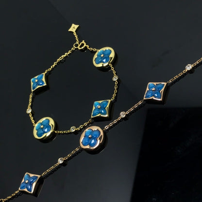 [LUXE]PULSERA AZUL CON 4 MOTIVOS DE ESTRELLAS Y SOLES
