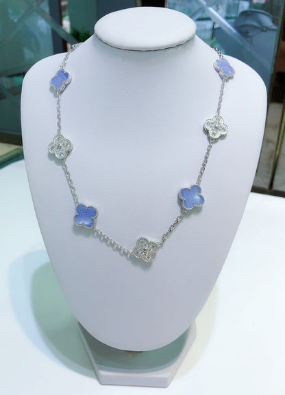 [LUXE] COLLAR DE PLATA CON DIAMANTES Y CALCEDONIA CON 10 MOTIVOS DE TRÉBOL