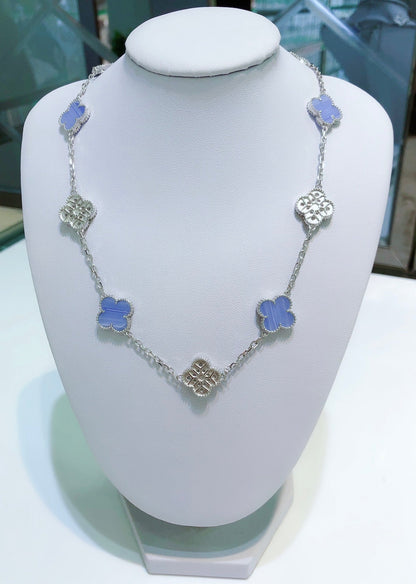 [LUXE] COLLAR DE PLATA CON DIAMANTES Y CALCEDONIA CON 10 MOTIVOS DE TRÉBOL