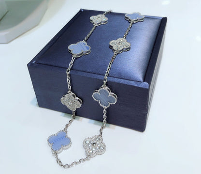 [LUXE] COLLAR DE PLATA CON DIAMANTES Y CALCEDONIA CON 10 MOTIVOS DE TRÉBOL